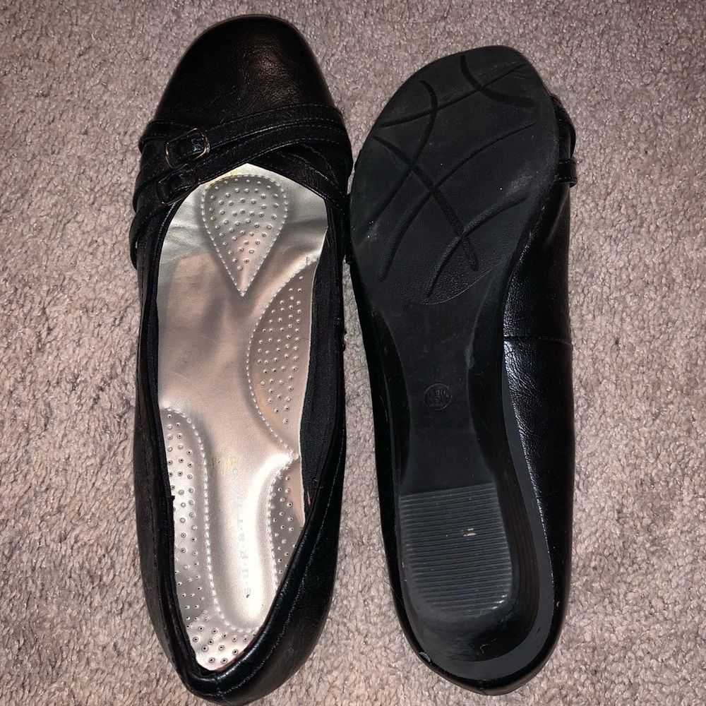 9.5 wide black shoes
